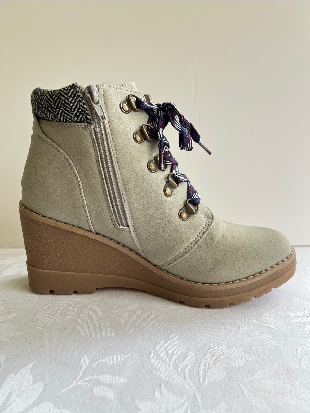Maurices Faux Suede Lace Up Wedge Boots Size 9M - Picture 3 of 12